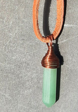 Load image into Gallery viewer, Leather, feathers & Adventurine jewelry set