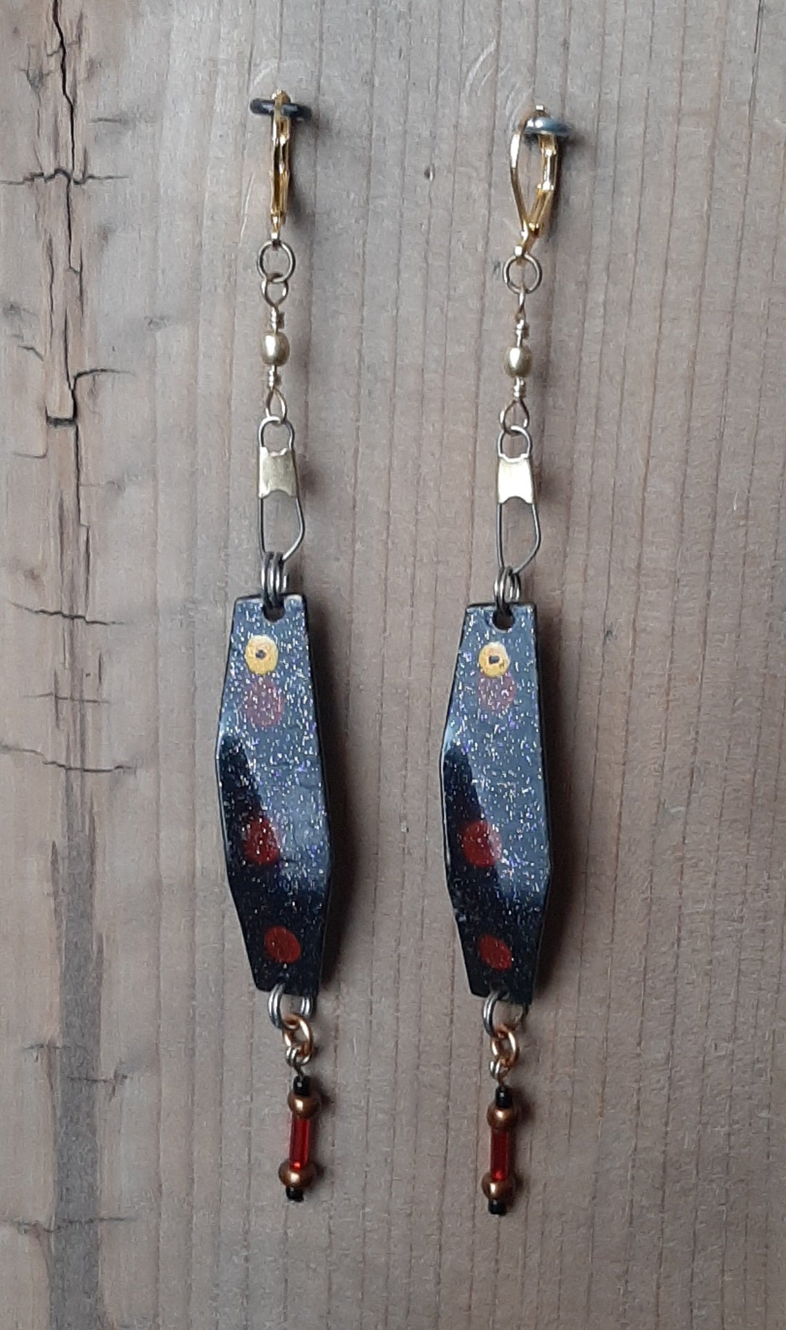 diy fishing lure earrings Vintage black speckled lure earrings